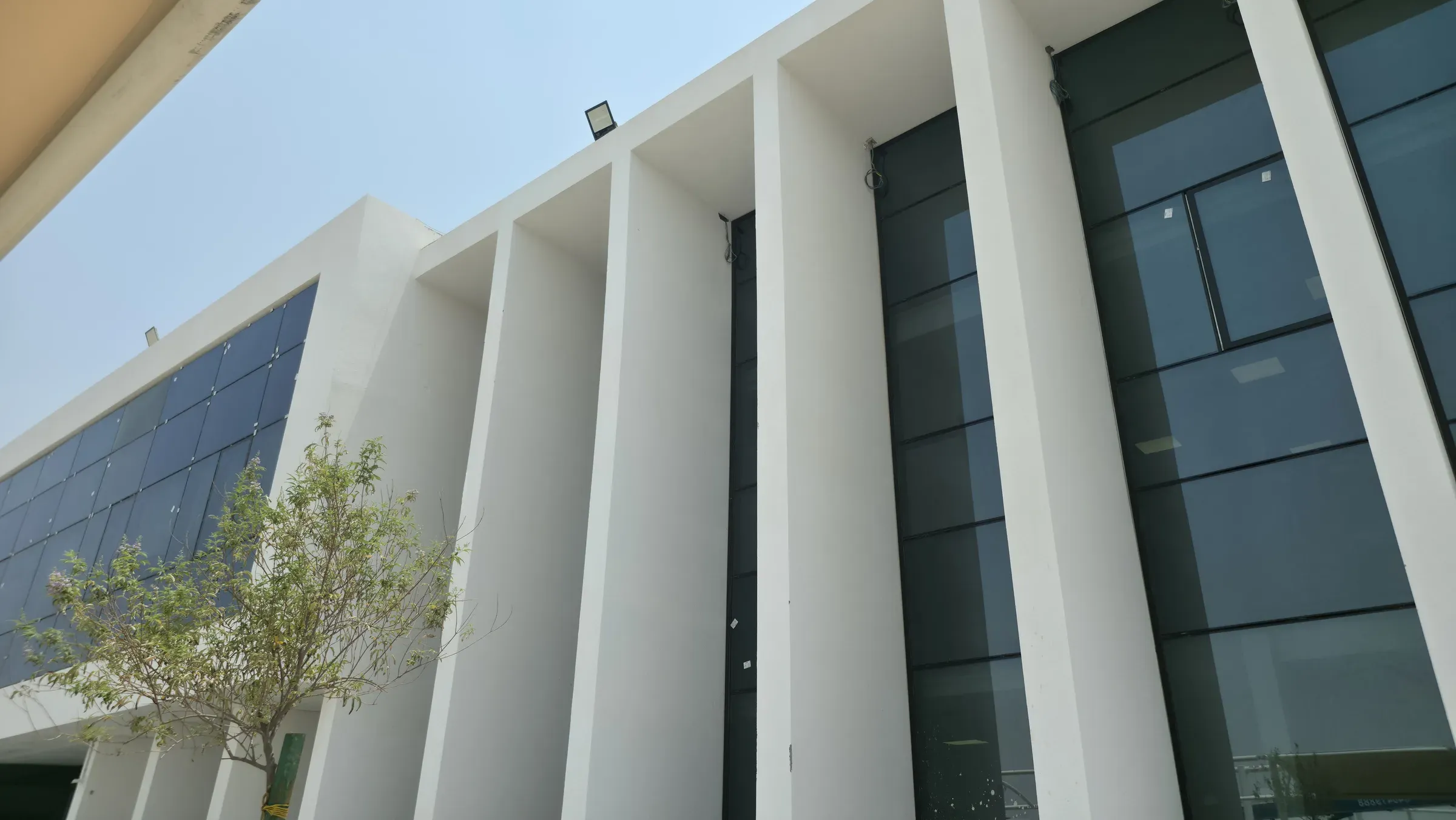 AAC cladding fins on a PPP school